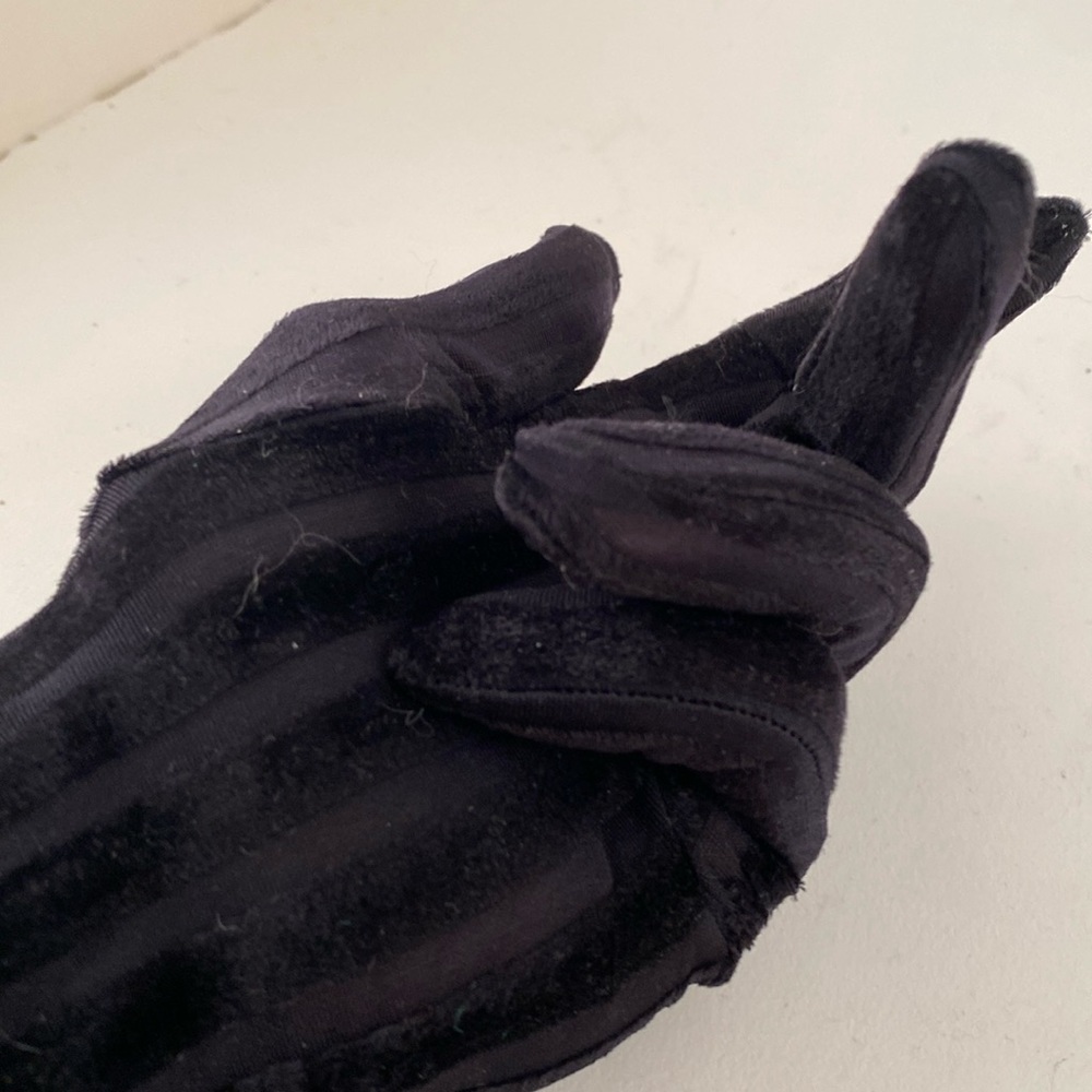 WIDE RAISED PINSTRIPE  Womens gloves (7 to 7 1/2) BLACK